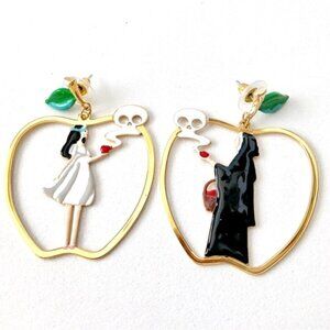 Les Nereides N2 Snow White & Evil Stepmother Earrings w/Bag